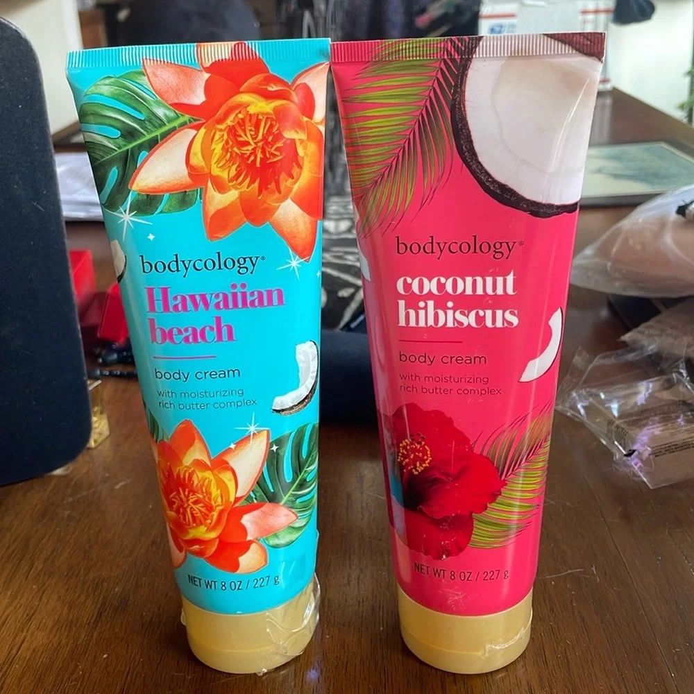 🌟🌟HOST PICK🌟🌟 7 Brand New Beauty Products Comes with X-Large Makeup bag - Picture 8 of 10